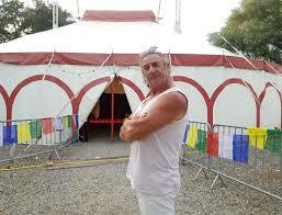 Cirque au terrain de football