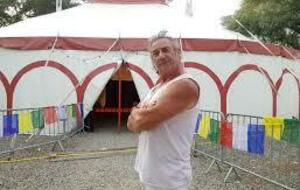 Cirque au terrain de football