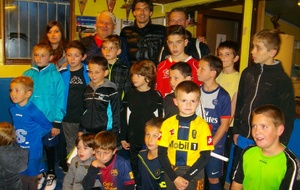 Matheus Vivian avec les jeunes pirates