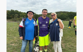 Nous avons remis le maillot à notre gagnante du concours.