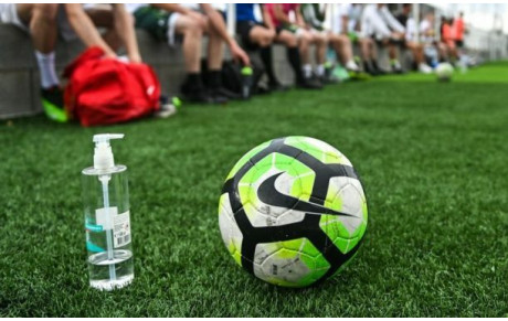 Le Football Amateur Serre Les Rangs