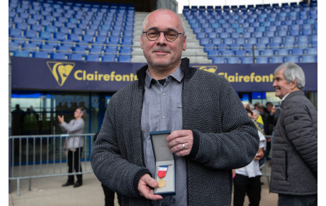 Le Président à l'honneur pour ses 35 années au Club, Il reçoit la Médaille Vermeille Fédérale