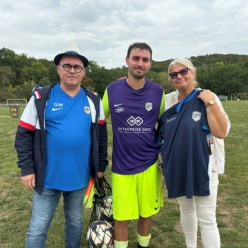 Nous avons remis le maillot à notre gagnante du concours.
